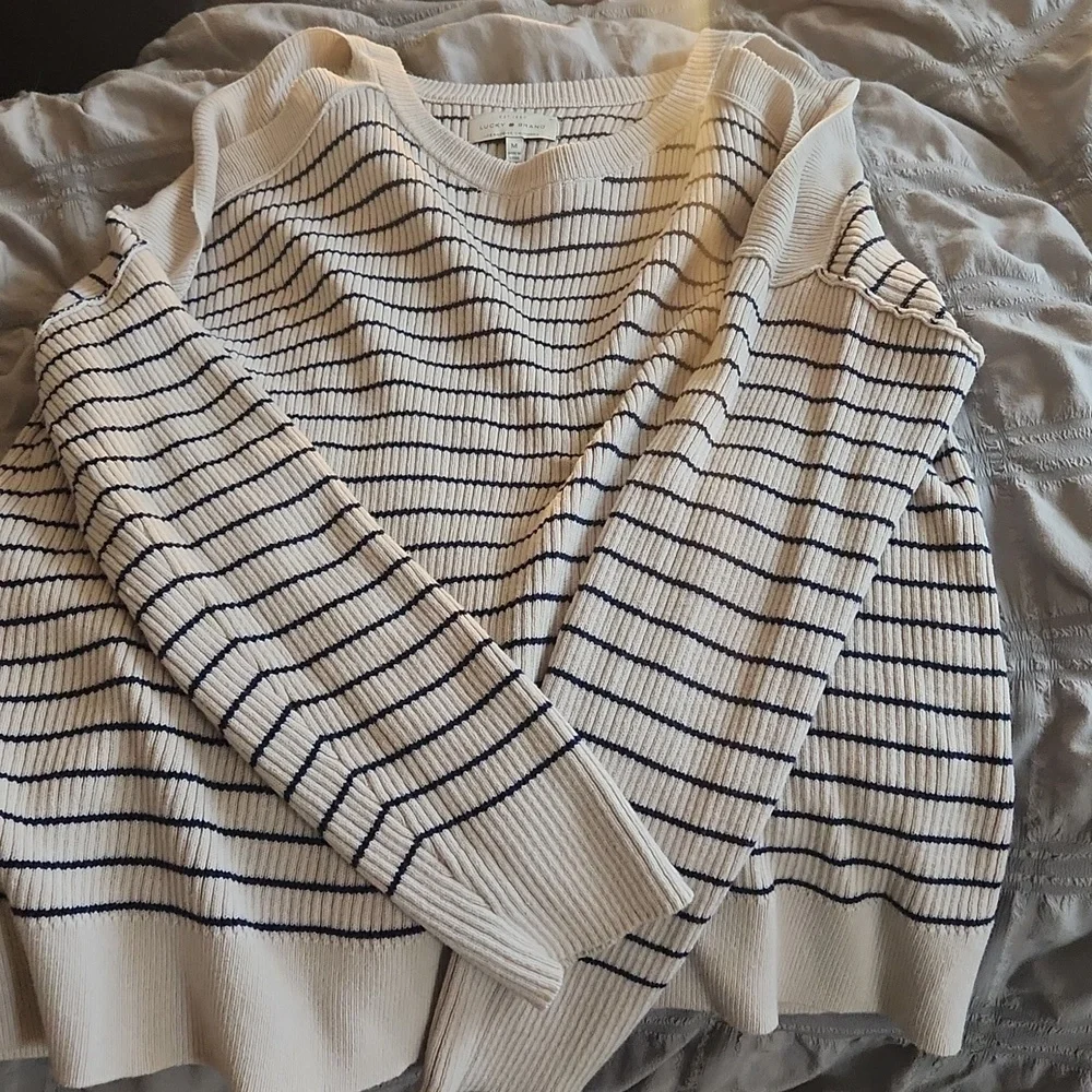 Sweater - Picture 1 of 3